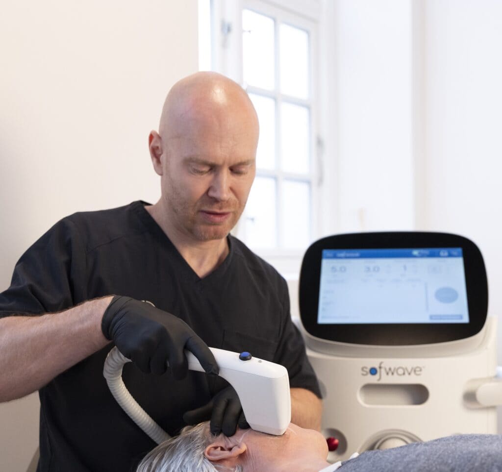Sofwave mod cellulite (appelsinhud) og til hudopstramning uden kirurgi hos Cutis Clinic.